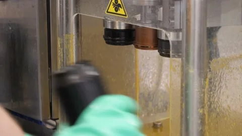 The process of capping aluminum cans in the beer industry. Video stock 149665709