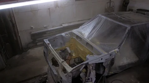 Process of car painting Stockbeeldmateriaal 90012901
