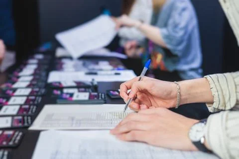 Process of checking in on a conference congress forum event, registration d.. Fotos Stock