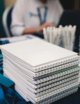 Process of checking in on conference congress forum event, registration des.. Fotos de archivo