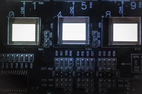 The process of checking several oled displays on the test station. Displays g Foto stock
