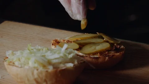 The process of cooking big Burger is a professional chef, close-up. Puts patties Vídeo Stock 97576187