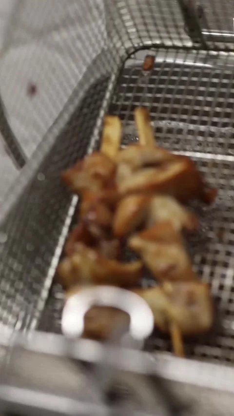 The process of cooking meat and shrimp in deep frying Video stock 332490068