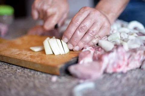 The process of cooking meat with vegetables wrapped in foil, on the grill at  Foto stock