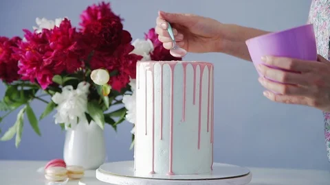 The process of cooking multilayered wedding cake,beautiful and delicious. Stock Footage 105448124