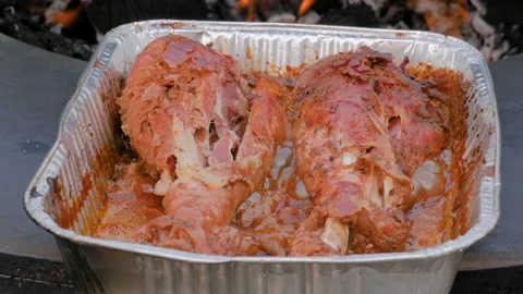 Process of cooking roasted turkey legs in disposable aluminium foil container Video stock 134162338