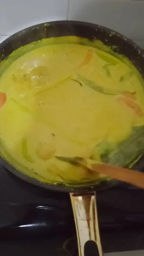 The process of cooking snapper fish curry 動画素材 238913879