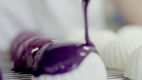 The process of covering cakes with violet glaze, close-up view Video stock 72253804