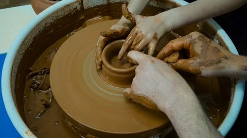 The process of creating an earthenware cup 스톡 동영상 97656630