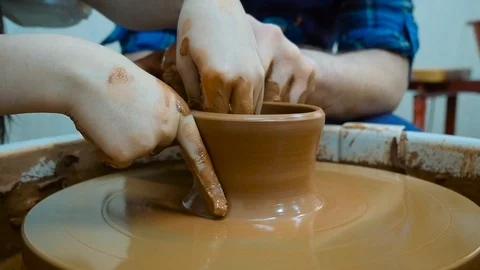 The process of creating an earthenware cup 스톡 동영상 97656853