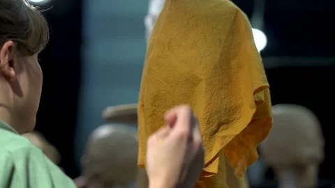 The process of creating ecorche. The sculptor is working. Stock Footage 153222038