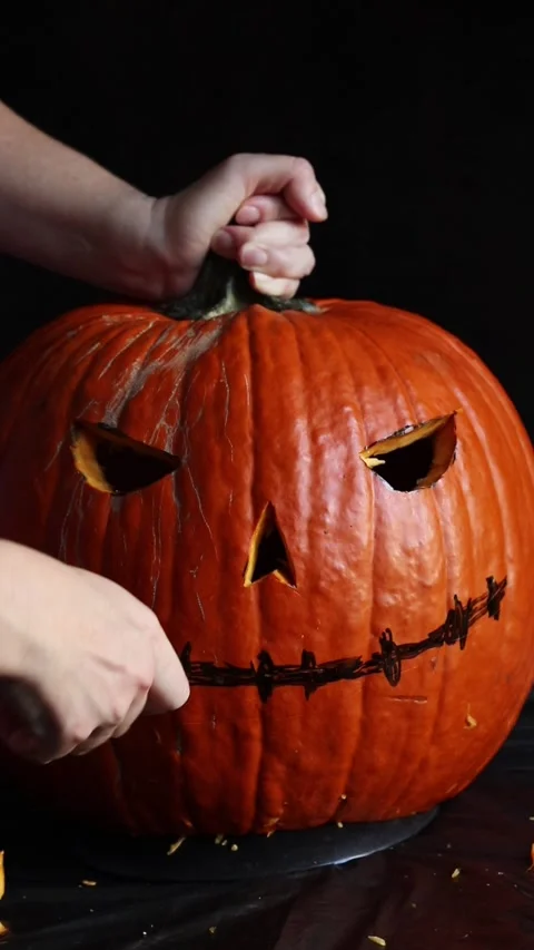 The process of creating a holiday decoration (jack-o-lantern) Video stock 347617978