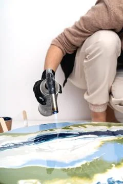 The process of creating a painting using fluid art technique. Stock-Fotos