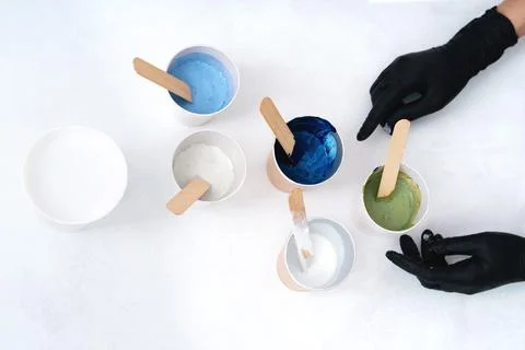 The process of creating a painting using fluid art technique. Foto stock