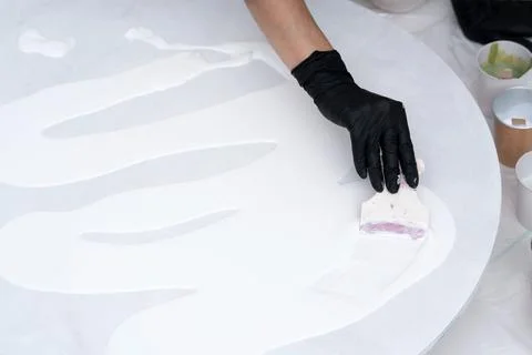 The process of creating a painting using fluid art technique. Stock-Fotos