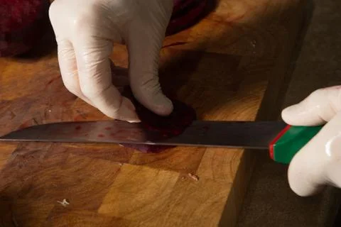 Process of cutting beetroot on wooden cutting board Fotos de archivo