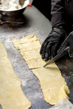Process of cutting dough for bagels Stockfoto's