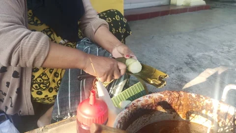 Process of cutting lontong Stock Footage 318851723