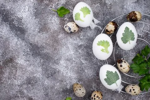 Process of decorating Easter eggs Foto stock