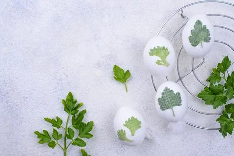 Process of decorating Easter eggs Foto stock