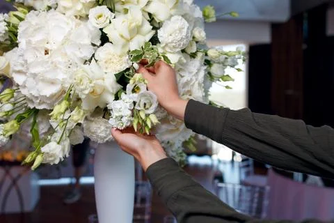 The process of decorating a large bouquet of white roses Stock Photos