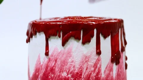 The process of decorating top of the birthday cake with red glazing. Stock Footage 106614395