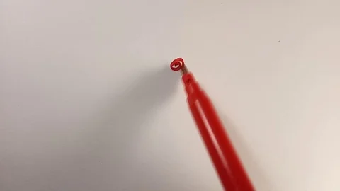 The process of drawing a simple flower with felt tip pen. Stock Footage 104988078