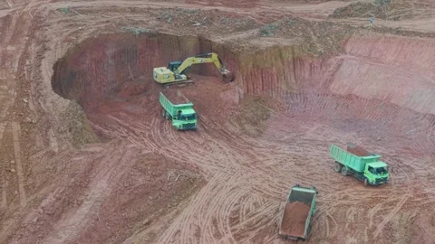 The process of dredging the soil and loading it into trucks to make foundat.. Stock Footage 334273168