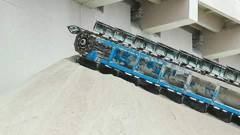 The process of extracting potash salts from natural deposits that are used .. Vídeo Stock 339764725