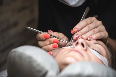 Process of eyelash extensions in the beauty studio. Process is close up Foto stock