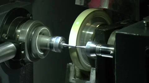 The process of finishing a diamond blank using a roughing wheel. Vídeo Stock 346635773