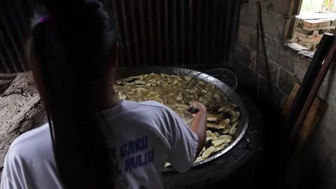 The process of frying banana chips Stock Footage 304849045
