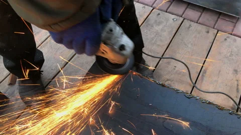 Process of grinding metal sheet with electric angle grinder 스톡 동영상 160484354