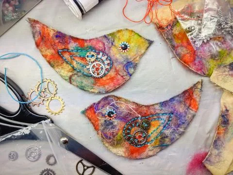 Process of hand made sewing project of bird decoration. Foto stock