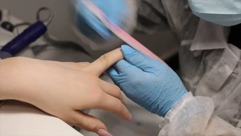 The process of hardware manicure in the salon, removing gel polish or acrylic Vidéo 148432655