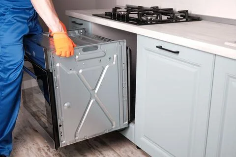 Process of installing an electric oven in  kitchen Foto stock