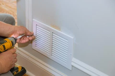 The process of installing mounting skin covered by ventilation cover Foto stock
