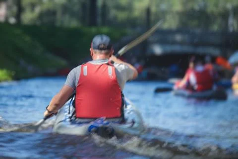 A process of kayaking in the city river canals, with colorful canoe kayak boa 库存照片