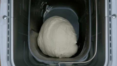 The process of kneading dough in a bread pan in a homemade bread machine Video stock 152004168