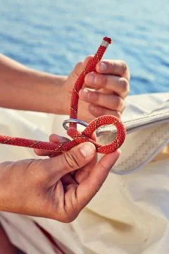 Process of knitting Bowline Foto stock