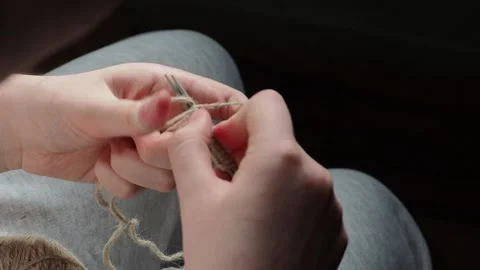The process of knitting with needles. Vidéo 169984845
