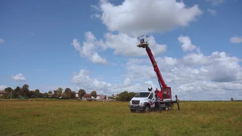 The process of lifting an auto hydraulic lift, lifting an auto hydraulic lift Stock Footage 281853637