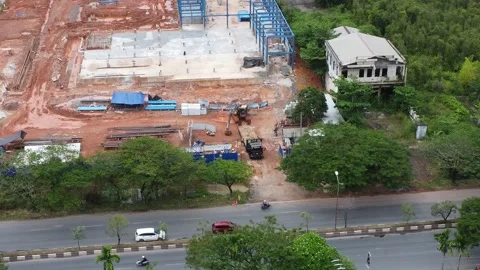 The process of lifting the excavator onto the towing Stock Footage 325643954