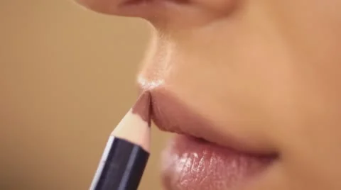 Process of lips make up with a paintbrush, backstage Vídeos de archivo 67829232