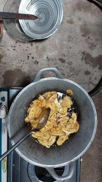 The process of making banana chips Stock Photos