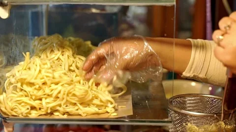 The process of making Bandung shake noodles Video stock 272298676