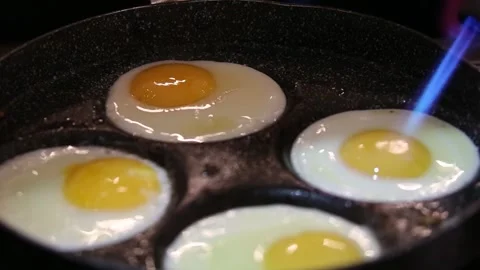 The process of making beef eye eggs is to burn them Stock Footage 265674265