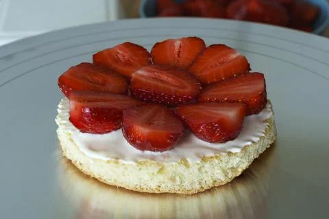 The process of making a bento small cake for one. Summer cake asian with stra Stock Photos