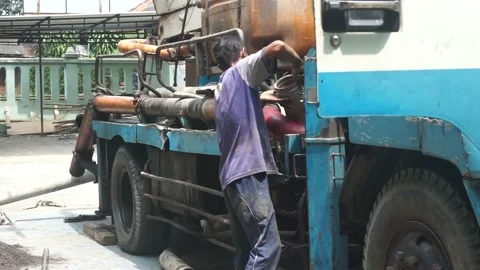 The process of making cement mixture with a cement mixer truck or mill car Vidéo 236614158
