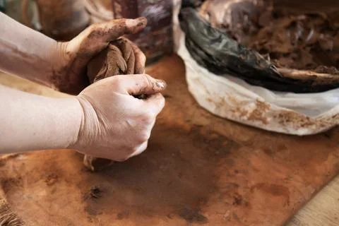 The process of making a ceramic product in close-up. Hands make clay from v.. Foto stock